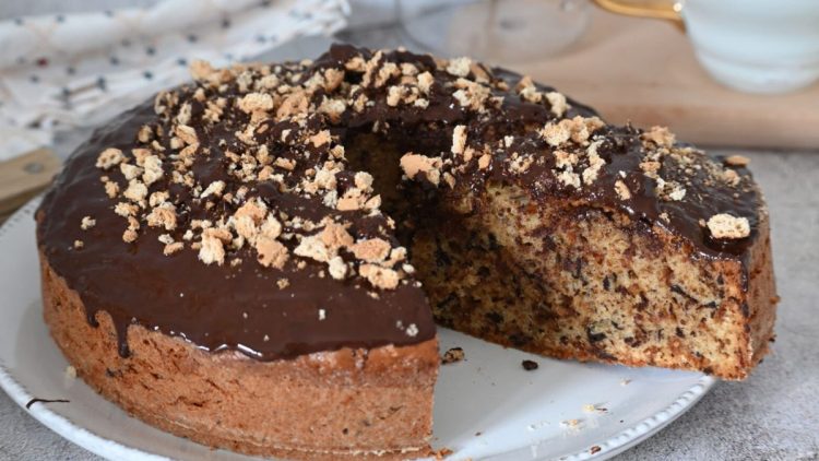 Amaretti chocolate cake
