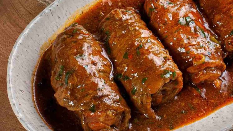 Turkey Spinach Roll-Ups in Tomato Sauce