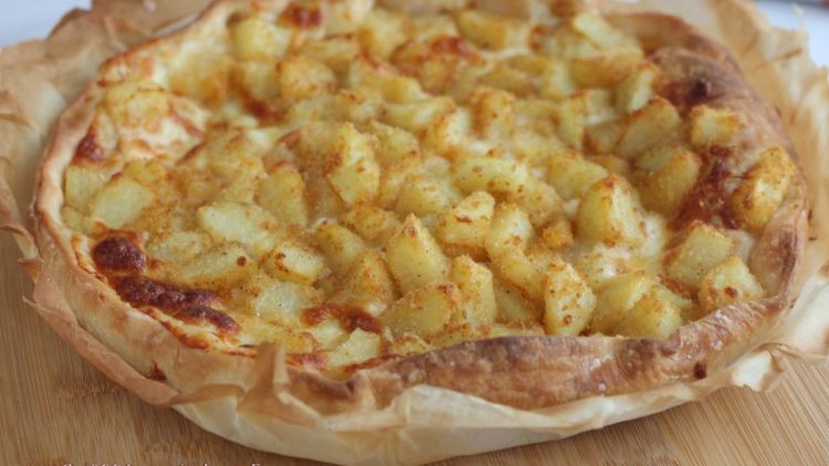 Rustic Cake with Sandy Potatoes