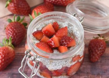 Strawberry Chia Pudding with Yogurt