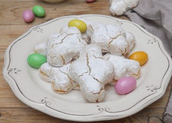 Colombine: Italian Almond Cookies with Soft Centers