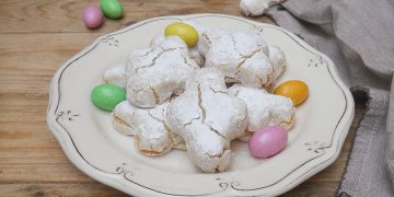 Colombine: Italian Almond Cookies with Soft Centers